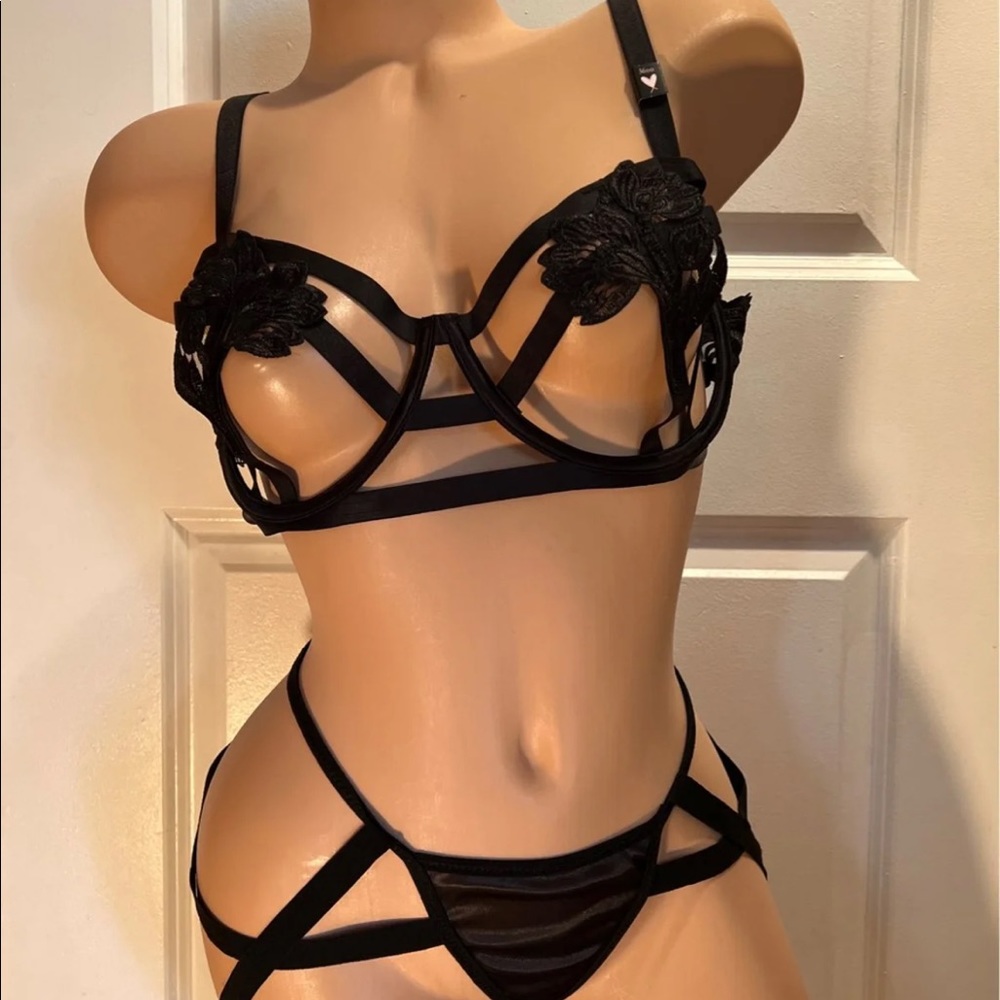 VS luxe set 36DD /M NWT